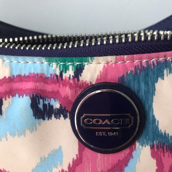 Coach cross the body bag. - Picture 5 of 8